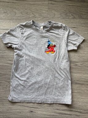 Gray Tee with Sorcerer Mickey Graphic Size L